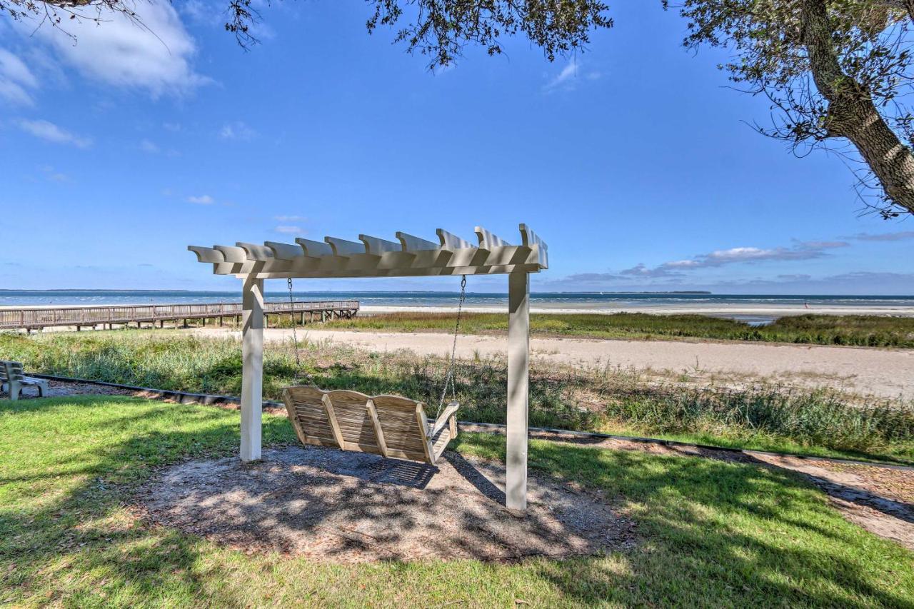 Colorful Hilton Head Condo With Beach And Pool Access! ヒルトンヘッドアイランド エクステリア 写真